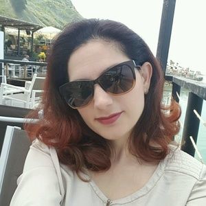 Meet your Posher, Emanuela